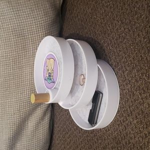 Small storage container